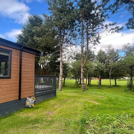 Hideaway Retreat With Hot Tub Villa York Bagian luar foto